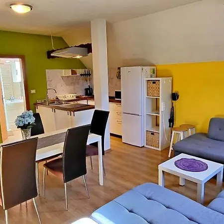 Apartma Simonai *